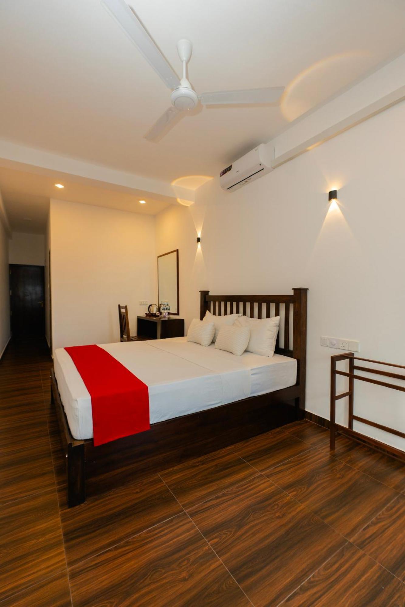 Sea View Tourist Inn แทนกาลเล ภายนอก รูปภาพ